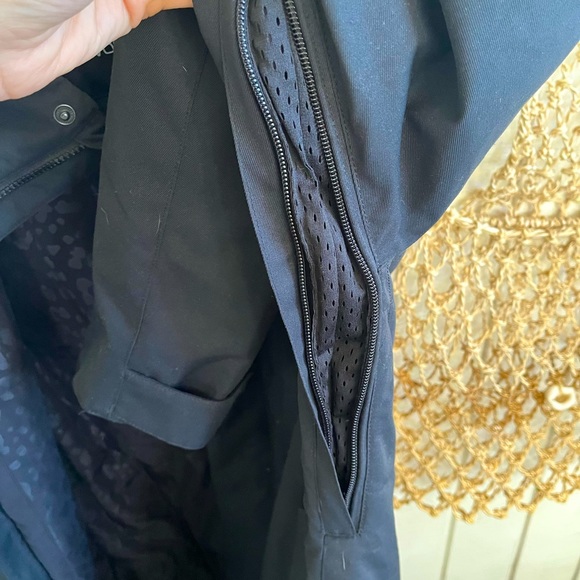 Women’s Volcom Snowboard Jacket size M - Picture 6 of 13